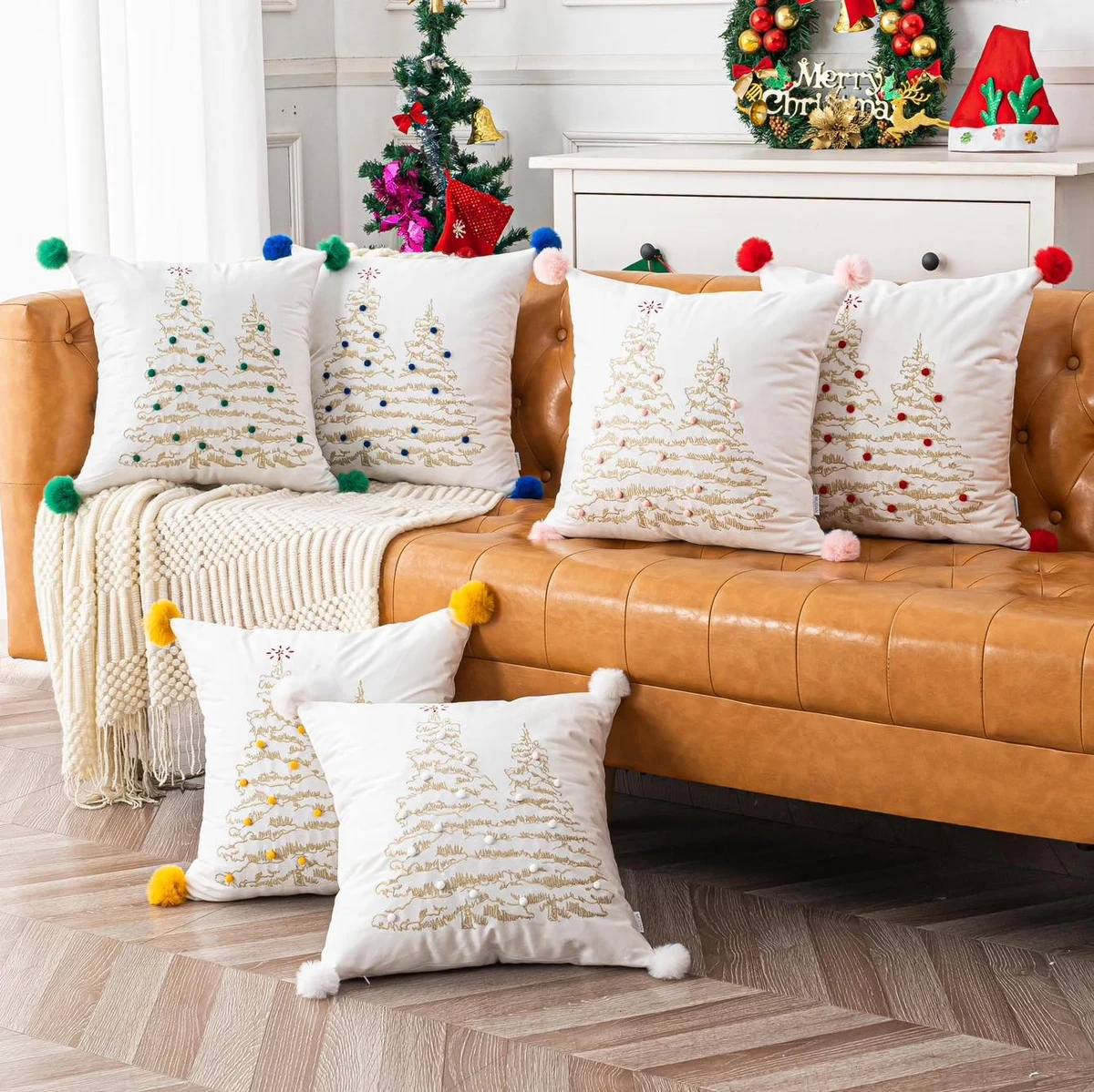 Forro de cojín navideño con árbol y pompones